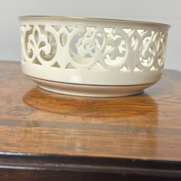 Lenox Tracery Collection Vintage Britany Cream Bowl - Piercing and  24K Gold Rim - Picture 2 of 4